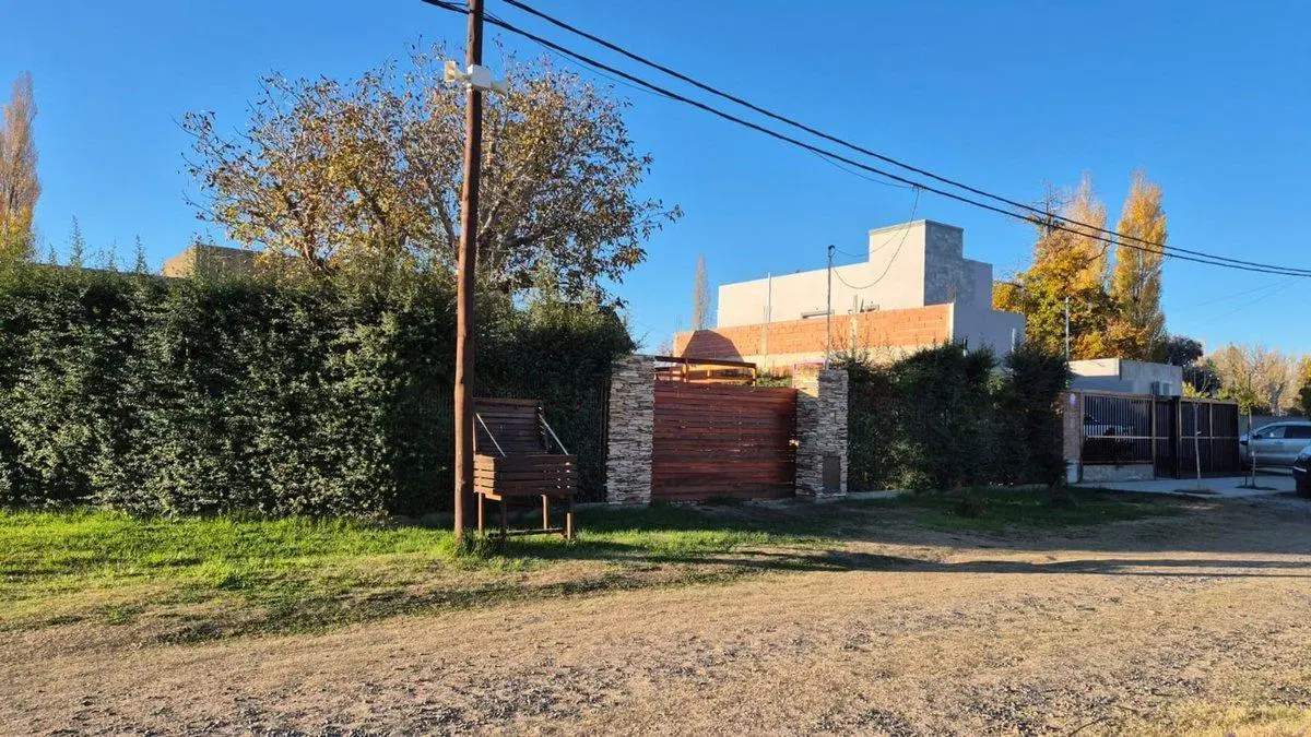 VENTA, TERRENO 360 m2 Loteo La Encantada, PLOTTIER 5