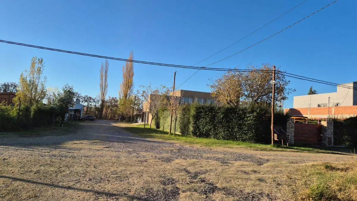 VENTA, TERRENO 360 m2 Loteo La Encantada, PLOTTIER 3