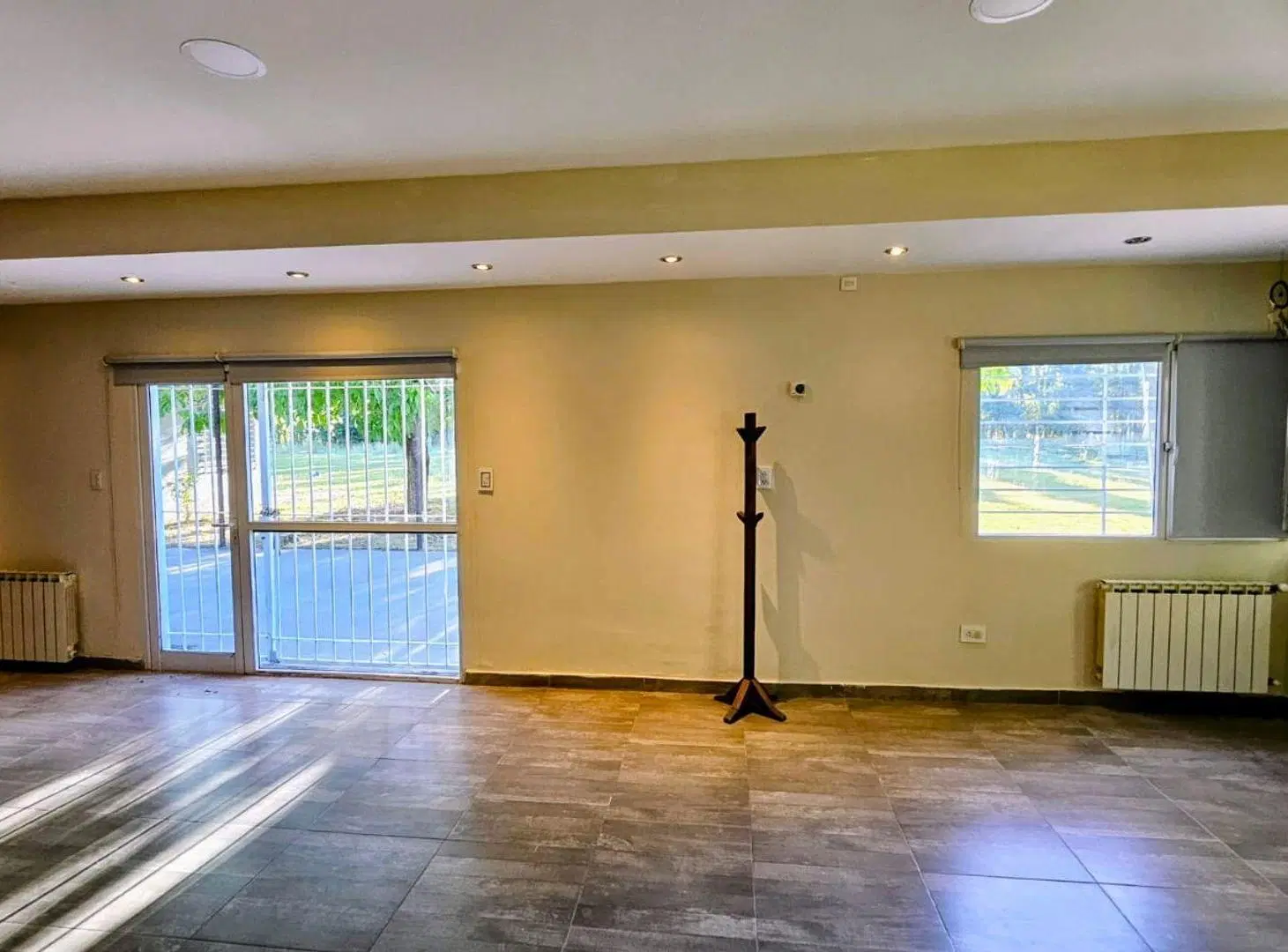 ALQUILER CASA QUINTA DE 4 HABITACIONES - PLOTTIER 8