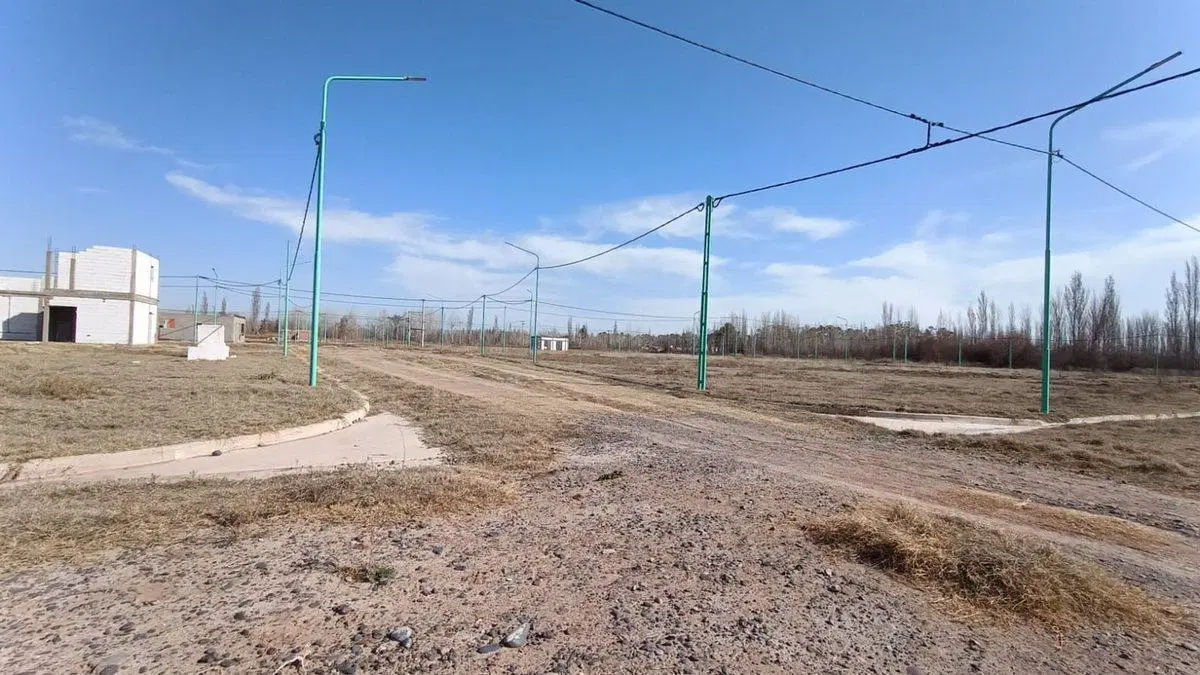 TERRENO CON PLATEA EN VENTA - LOTEO EMANUEL 1 5