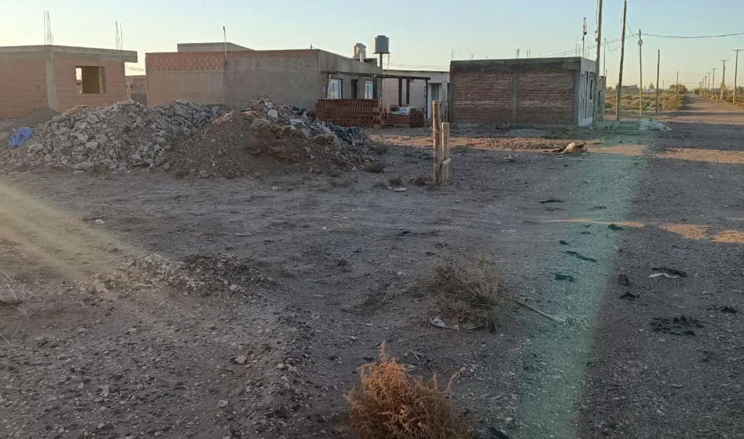 Lote 300 m2 con Escritura en Centenario 3