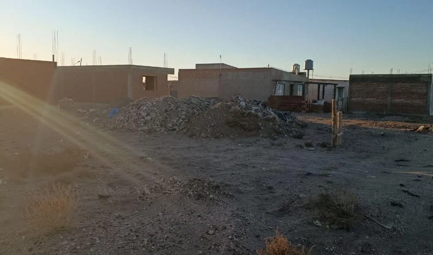 Lote 300 m2 con Escritura en Centenario 8