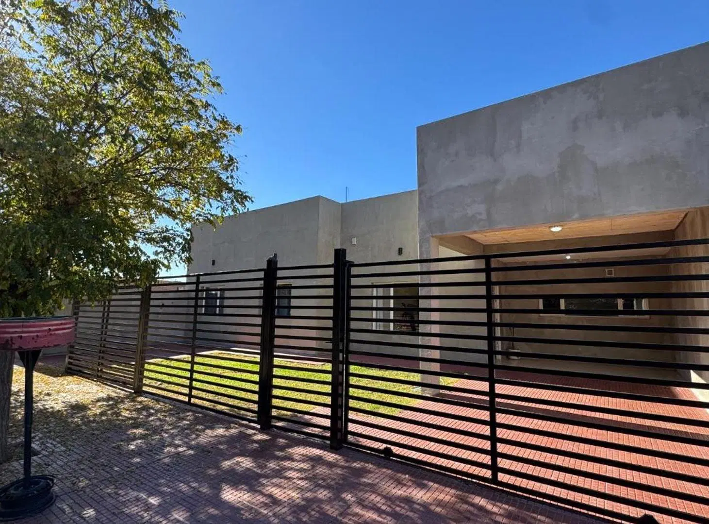 Venta Casa frente a espacio verde FLOREAL PLOTTIER 3