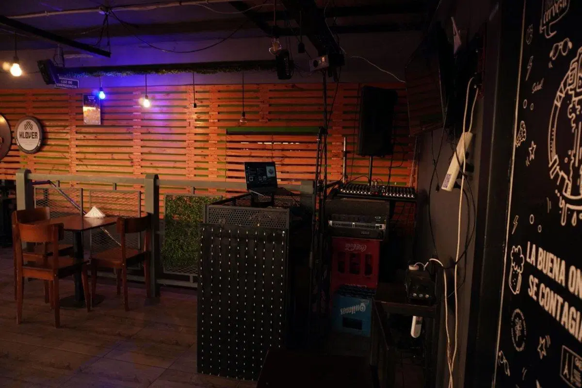 Venta Vivienda + Locales Comerciales + Bar equipad 4