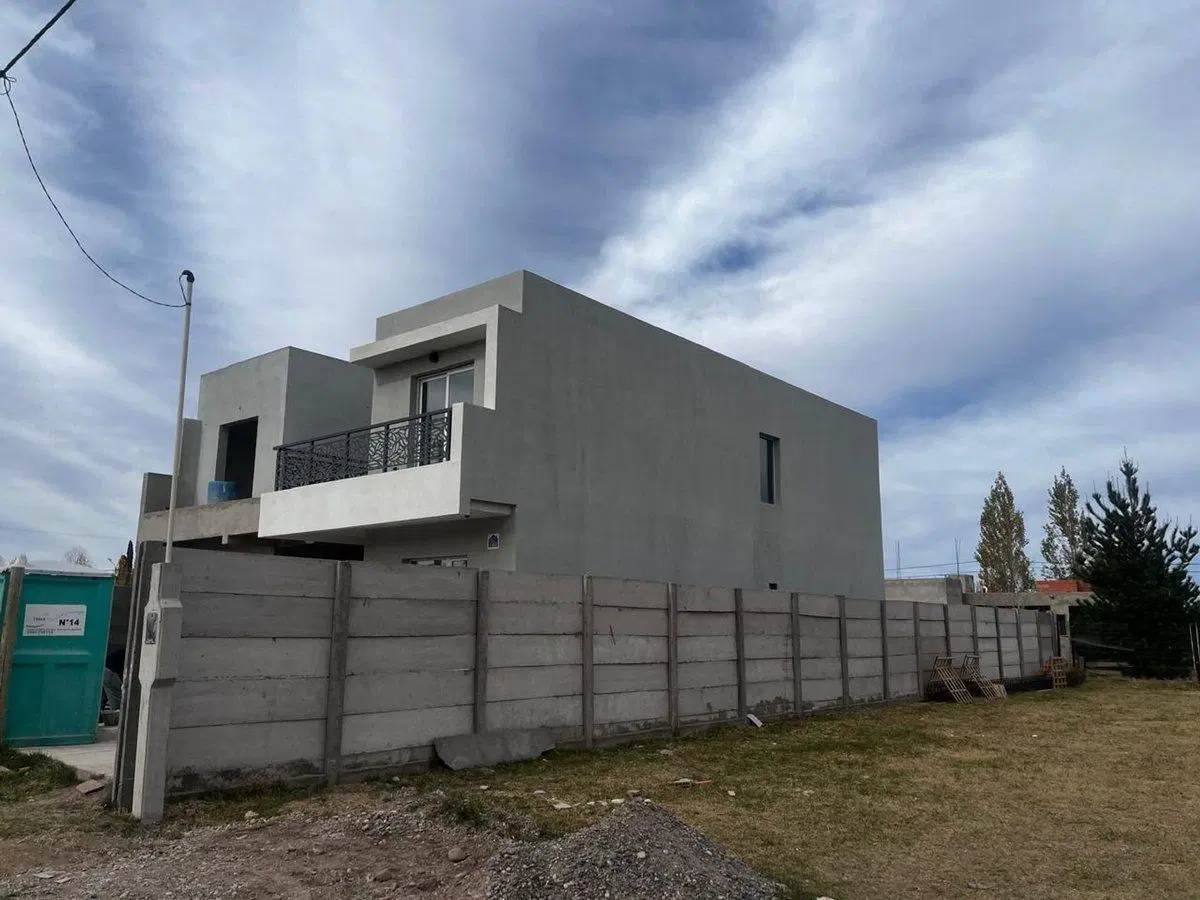 VENTA DUPLEX 3 DORMITORIOS B°LA CASONA ll PLOTTIER 5