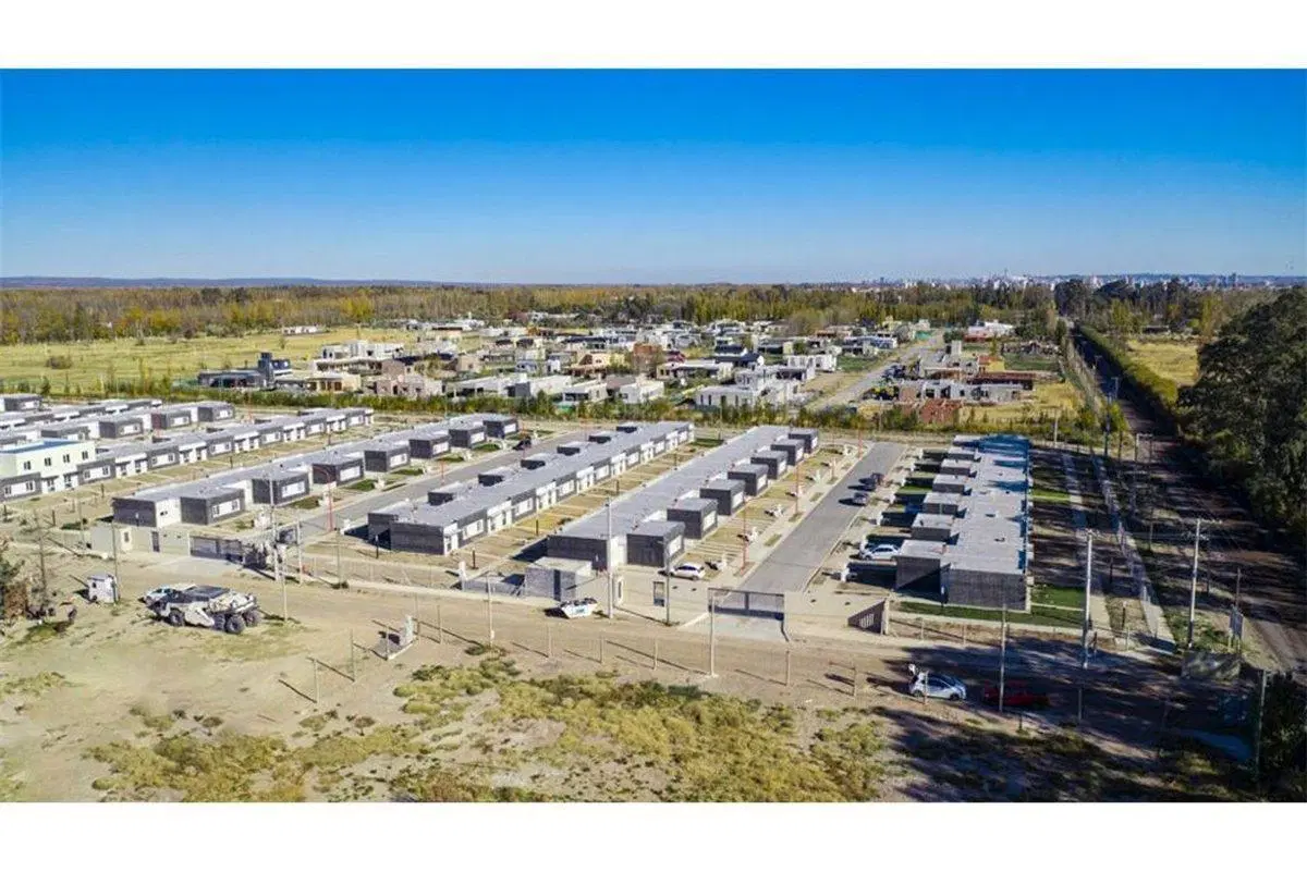 VENTA CASAS 2 DORM. LA FALDA, CIPOLLETTI 3