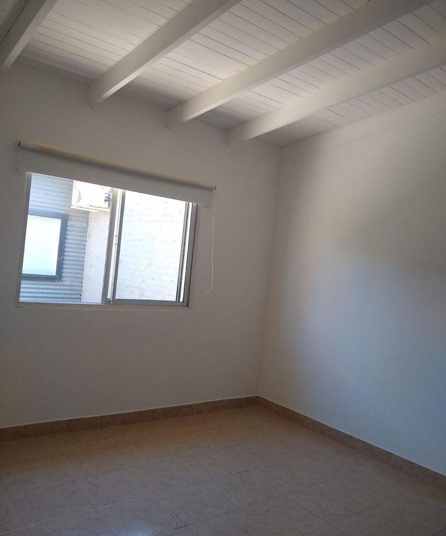 Foto de EN VENTA CASA CON MONOAMBIENTE - PLOTTIER, imagen 5