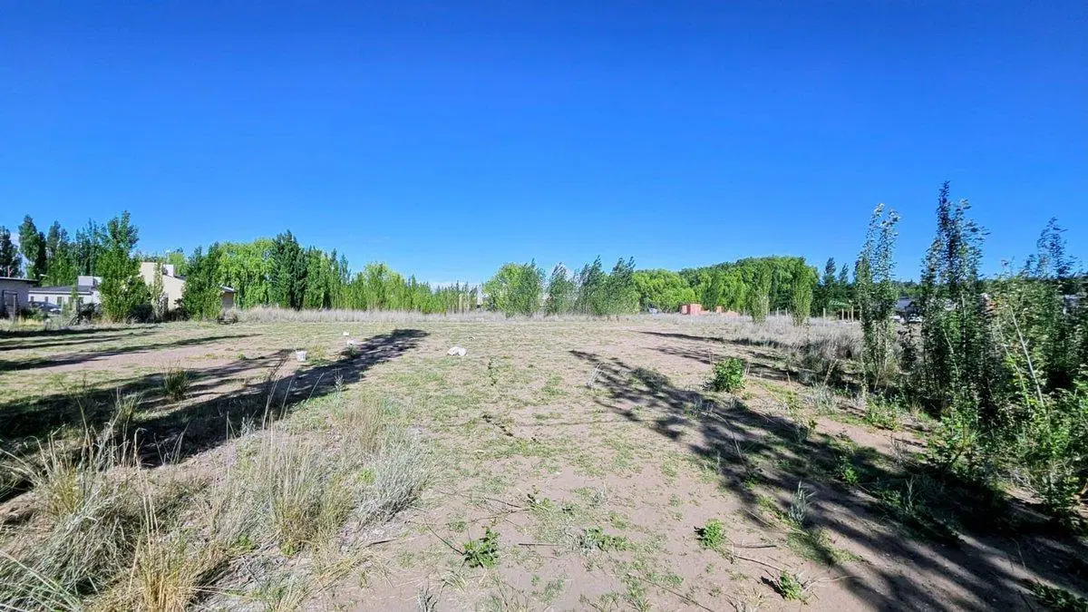 TERRENO AMPLIO APTO DESARROLLO - RESIDENCIAL 8
