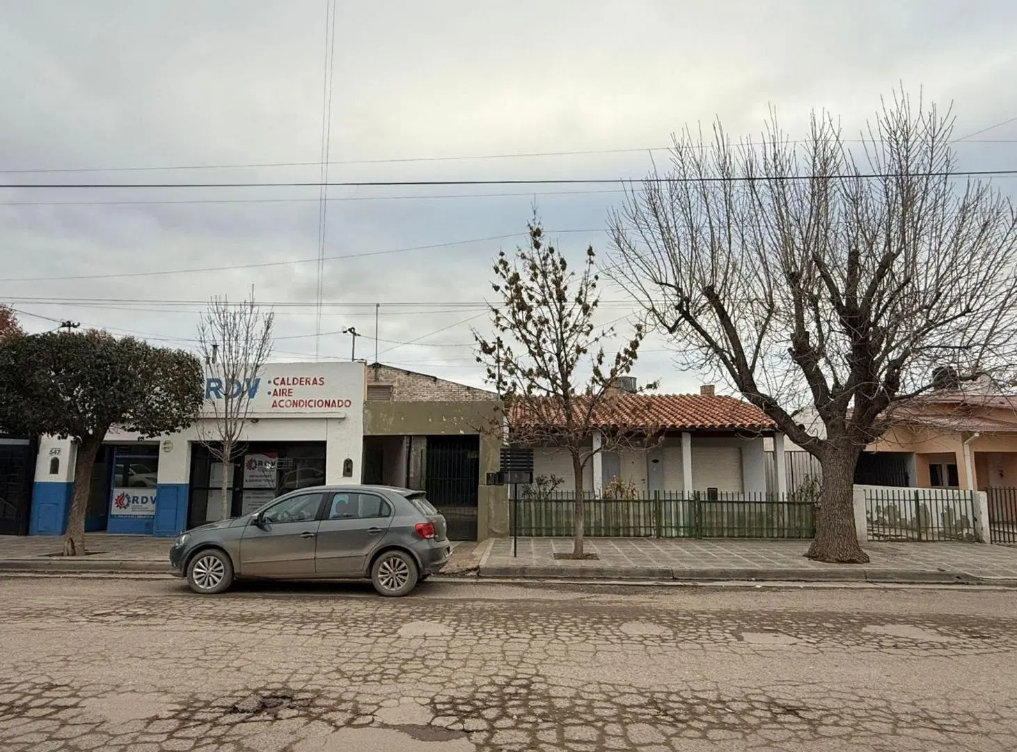 LOCAL CON GALPON Y 2 CASAS - CINCO SALTOS 4