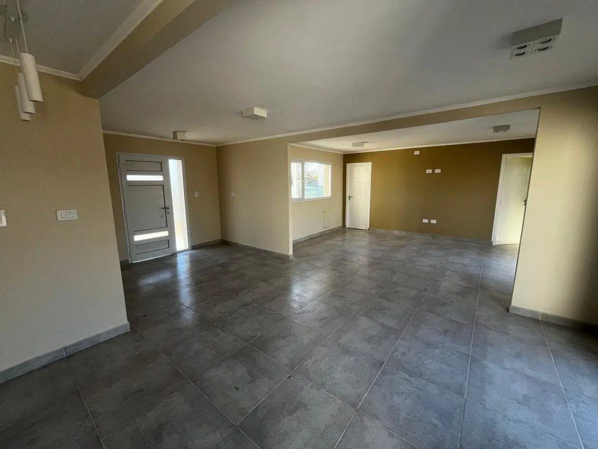VENTA DE CASA 3 DORMITORIOS CANALES DE PLOTTIER 2