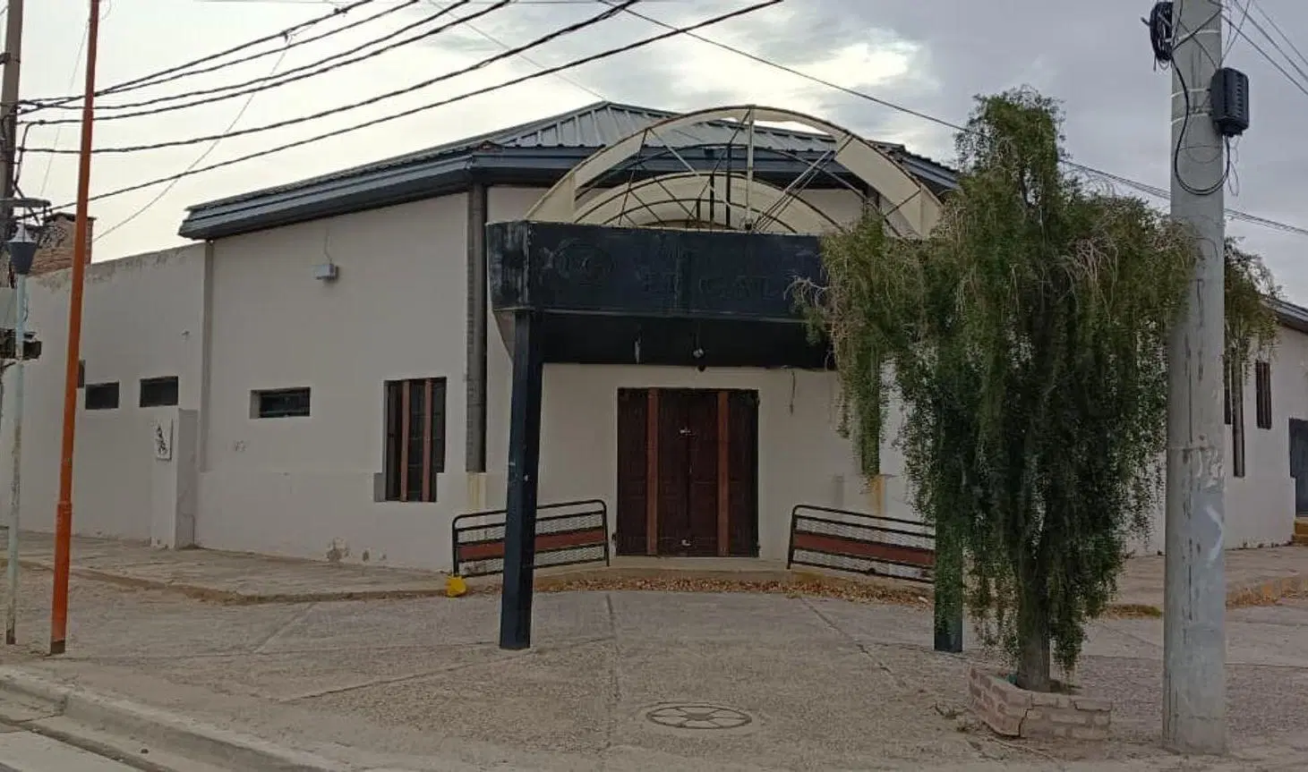 Salón 426 m2  en el centro de Cutral Co 2