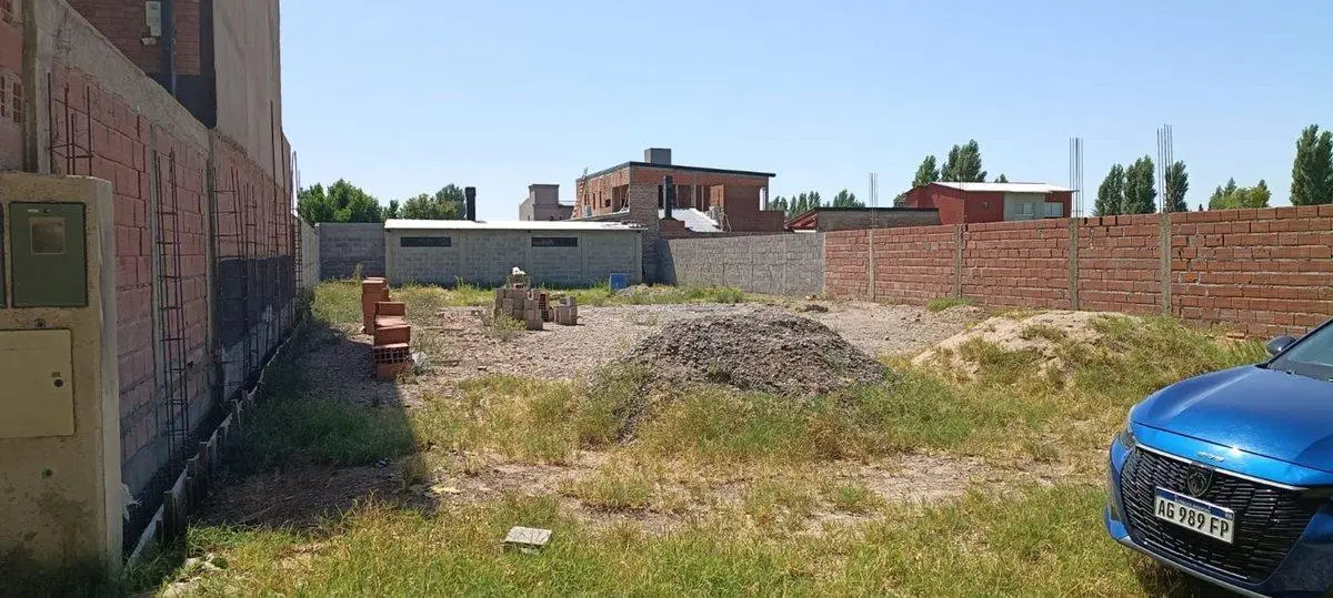 Lote 600 m2 con mejoras, Los Castaños, Plottier 1