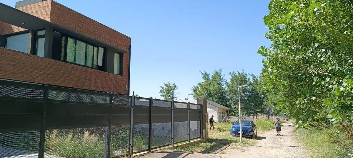 Lote 600 m2 con mejoras, Los Castaños, Plottier 4