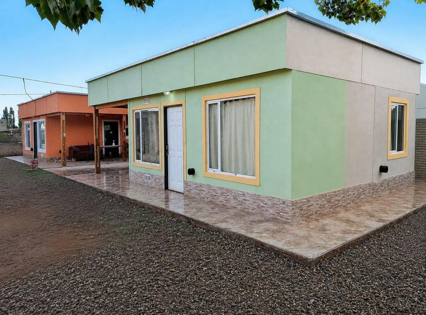 EN VENTA TERRENO CON DOS CASAS SIST . WOOD  FRAME 5