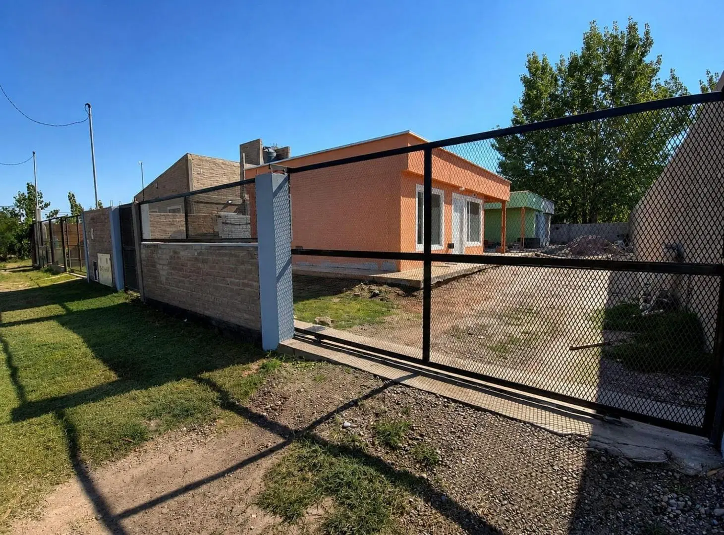 EN VENTA TERRENO CON DOS CASAS SIST . WOOD  FRAME 1
