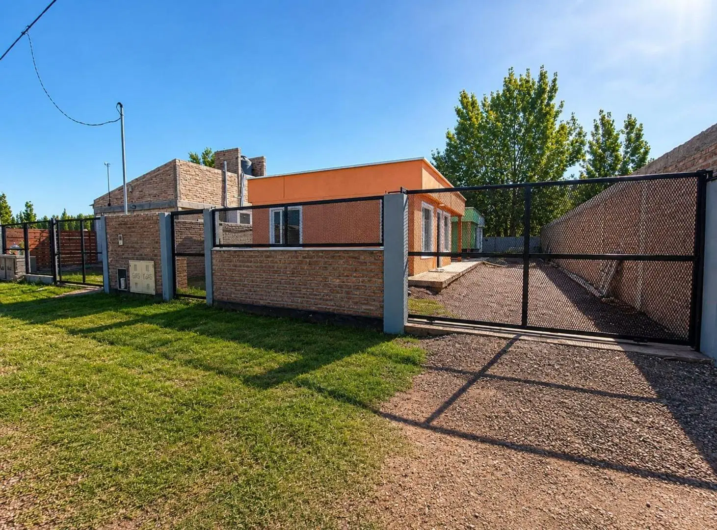 EN VENTA TERRENO CON DOS CASAS SIST . WOOD  FRAME 2