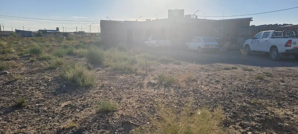 Excelente lote 300 m2 con escritura en Centenario 3