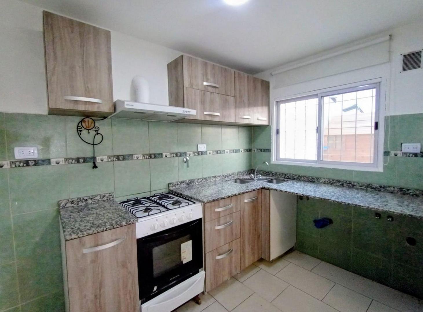 Foto de ALQUILER CASA DE 2 HABITACIONES - PLOTTIER, imagen 3