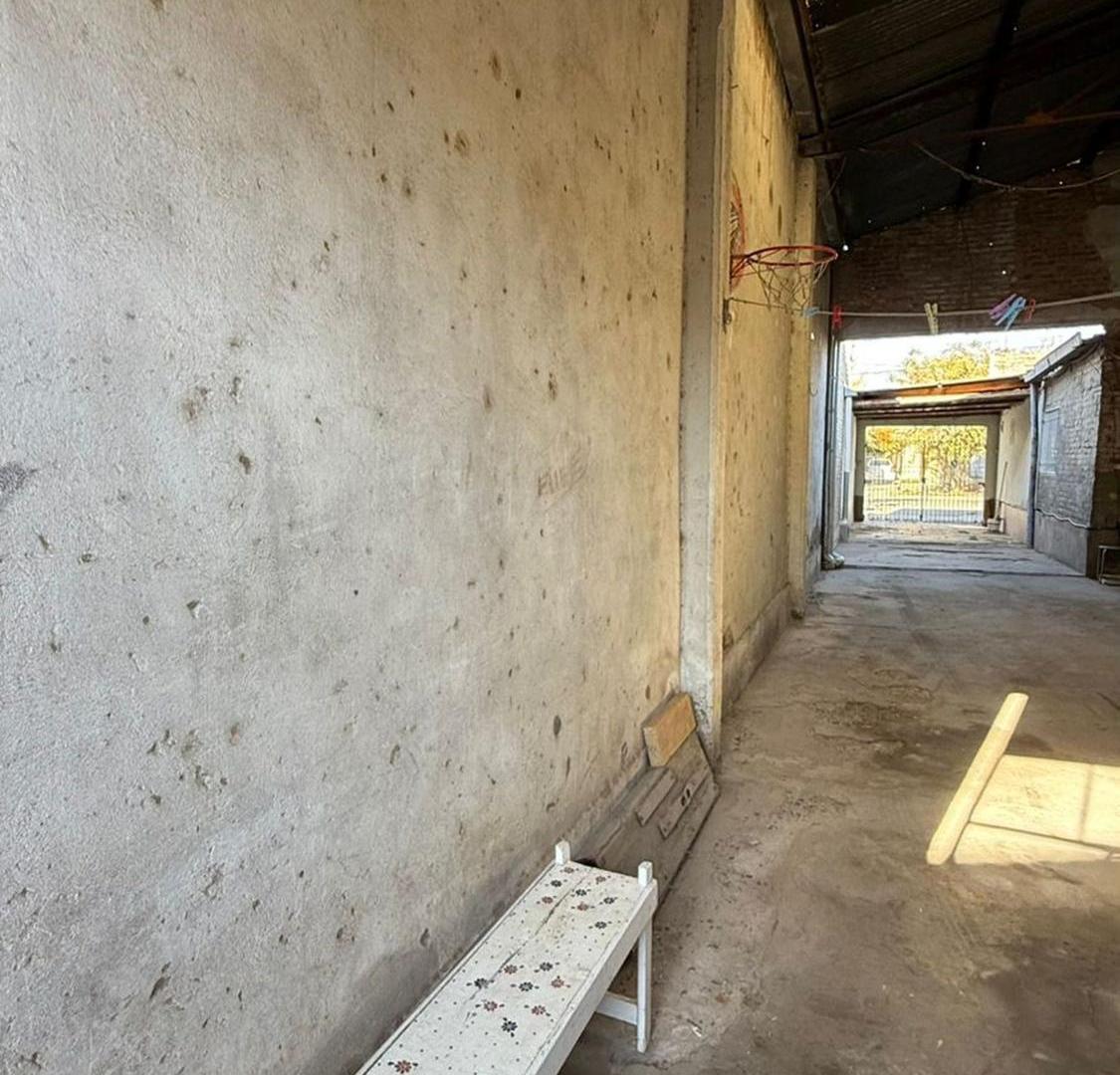 Foto de LOCAL CON GALPON Y 2 CASAS - CINCO SALTOS, imagen 4