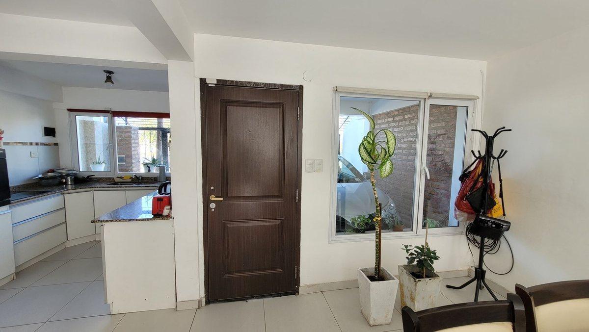 Foto de VENTA CASA 3 DORMITORIOS - PICKER 3873, NEUQUÉN, imagen 2