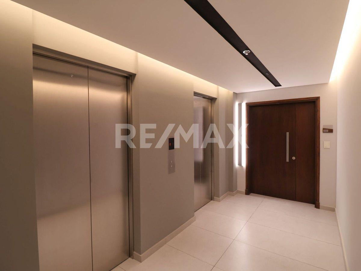 Foto de En Venta Oficina Con Tres Cocheras Cubiertas, imagen 2