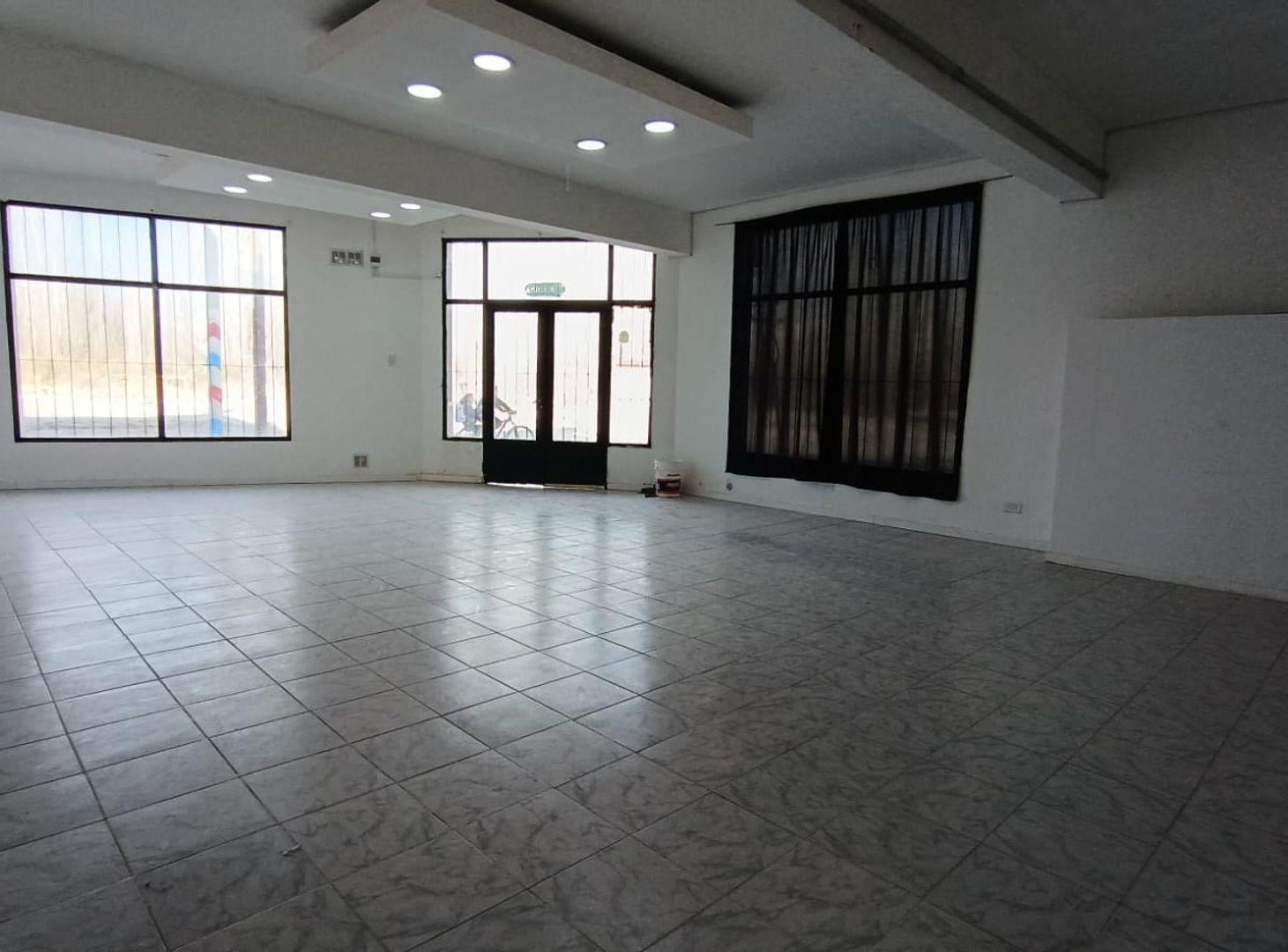 Foto de ALQUILER LOCAL COMERCIAL | B° LOS ÁLAMOS–PLOTTIER, imagen 3