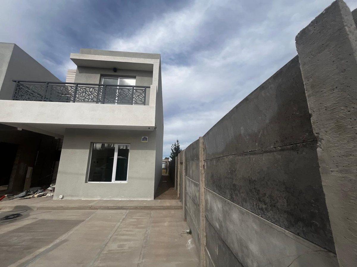 Foto de VENTA DUPLEX 3 DORMITORIOS B°LA CASONA ll PLOTTIER, imagen 4