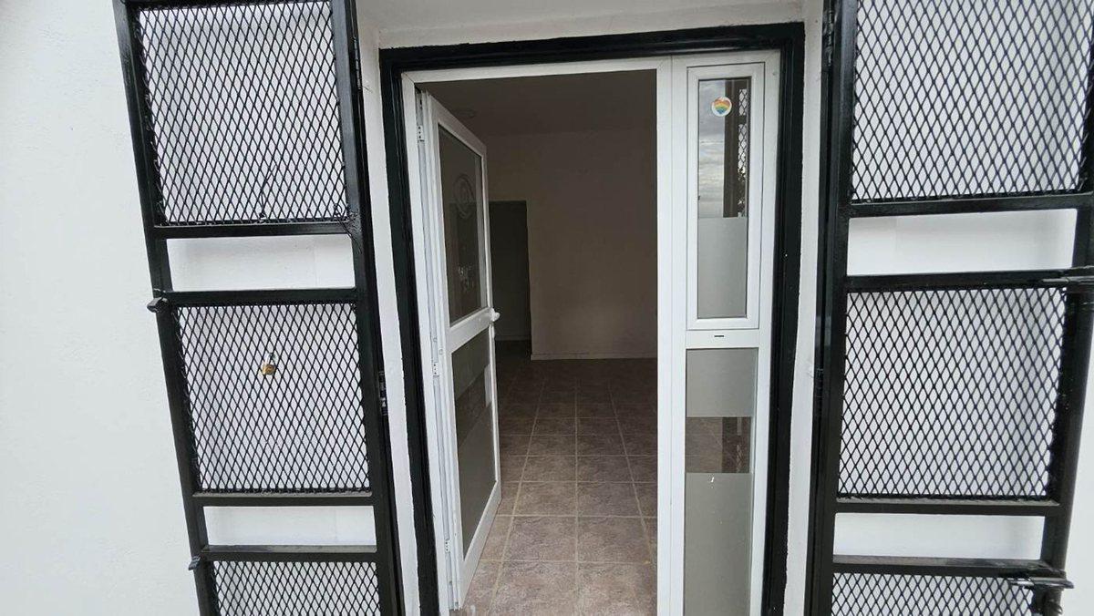 Foto de ALQUILER LOCAL COMERCIAL - APTO SALUD PLOTTIER, imagen 3