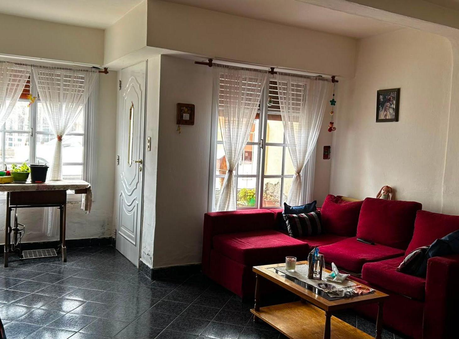 Foto de CASA EN VENTA 4 DORMITORIOS, ELORDI 3884, NEUQUEN, imagen 2