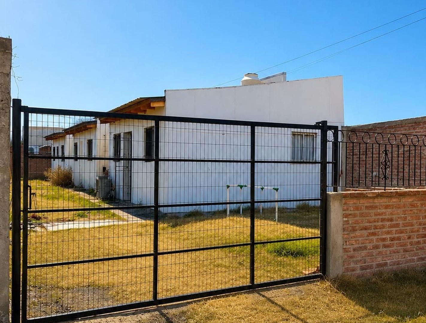 Foto de Oportunidad!! Venta de Complejo de 3 casa!, imagen 3