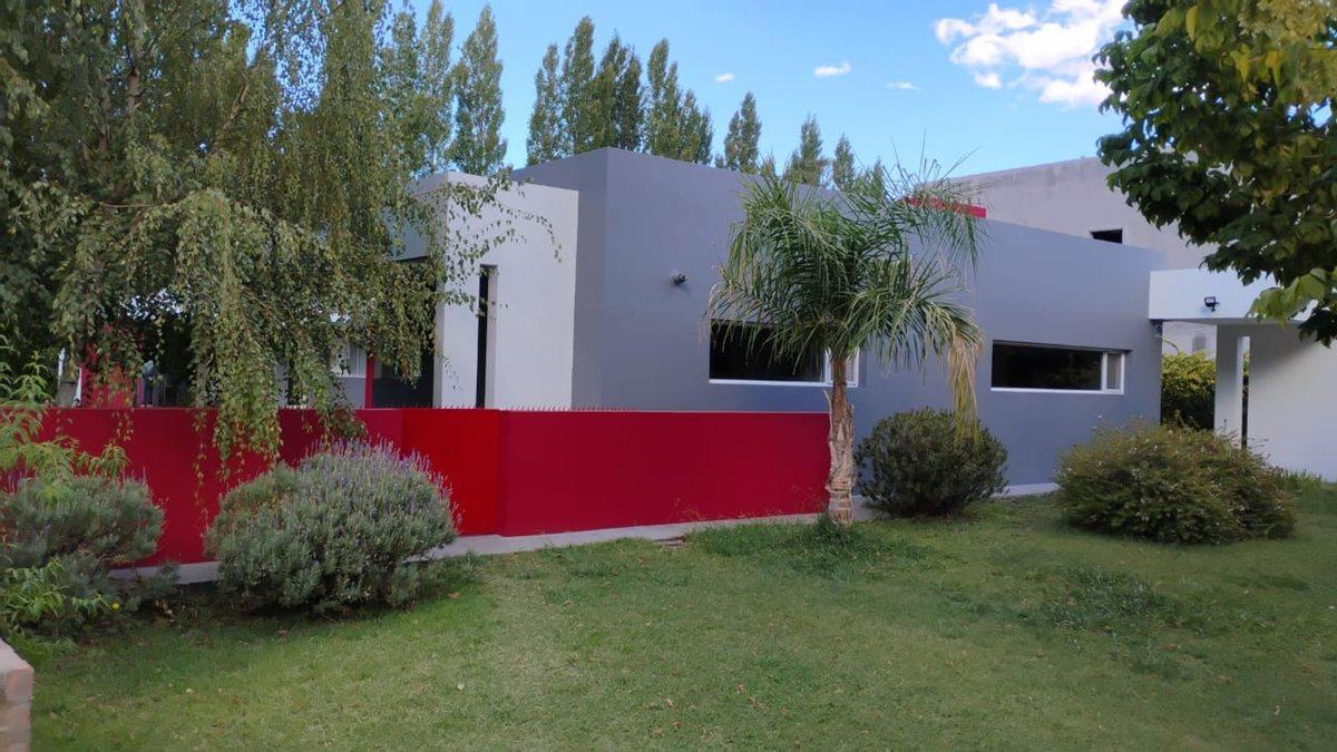 Foto de VENTA CASA 3 DORMITORIOS B° SANTA RITA-PLOTTIER, imagen 2