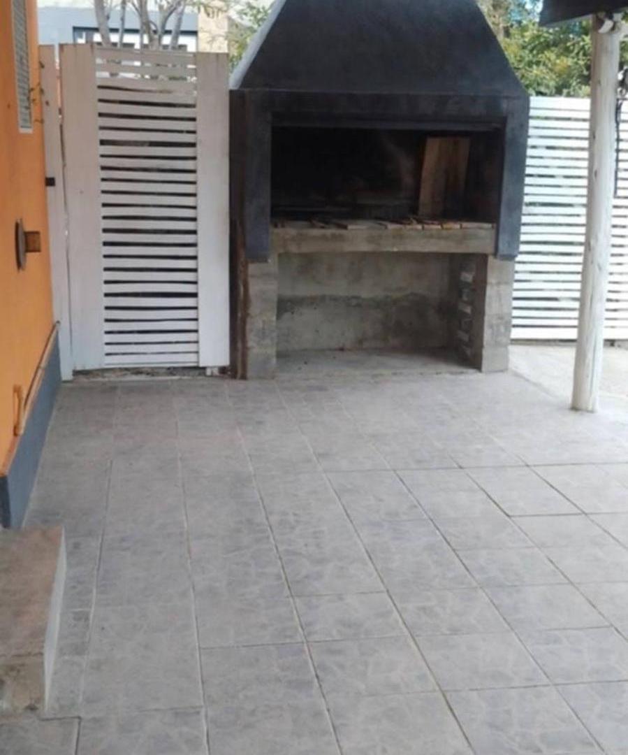 Foto de CASA EN BARRIO LAGUNAS DE PLOTTIER LOTE DE 20X30, imagen 5