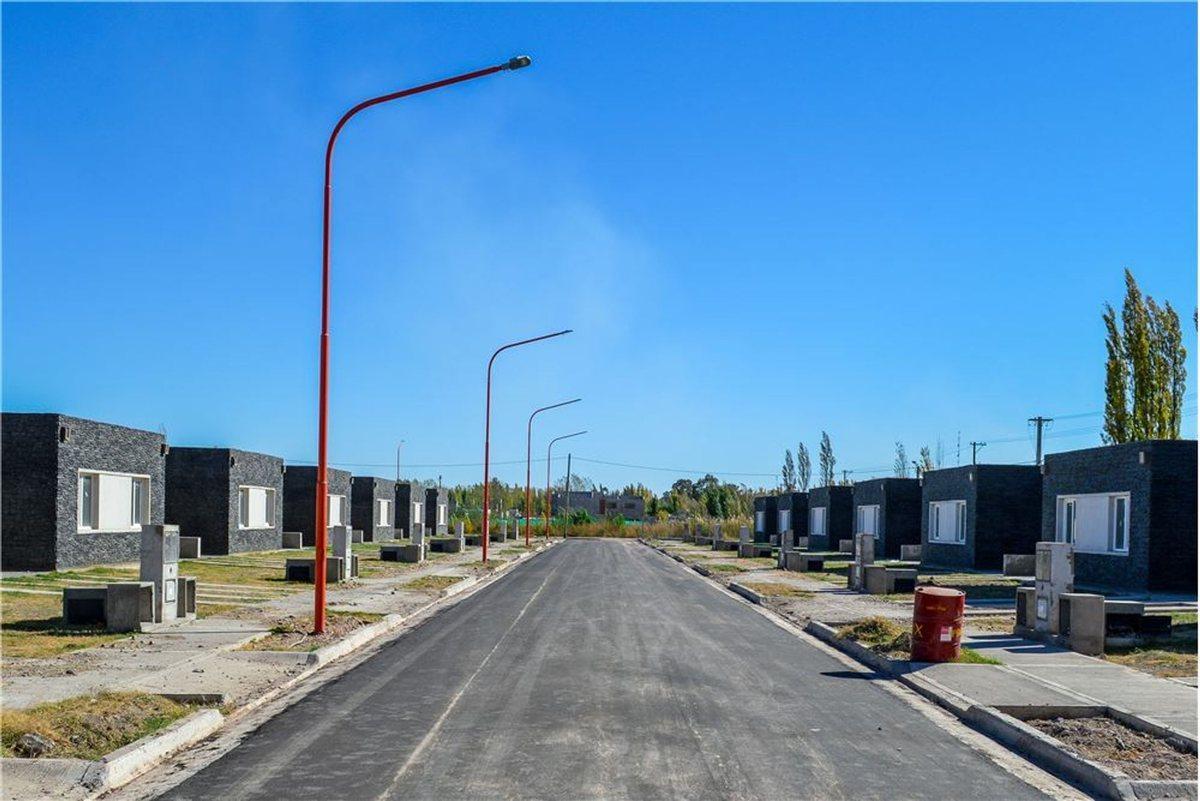 Foto de VENTA CASAS 2 DORM. LA FALDA, CIPOLLETTI, imagen 2