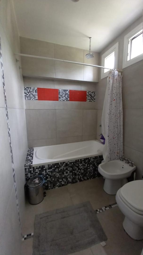 Foto de Moderna casa en club de campo El Moro, imagen 5