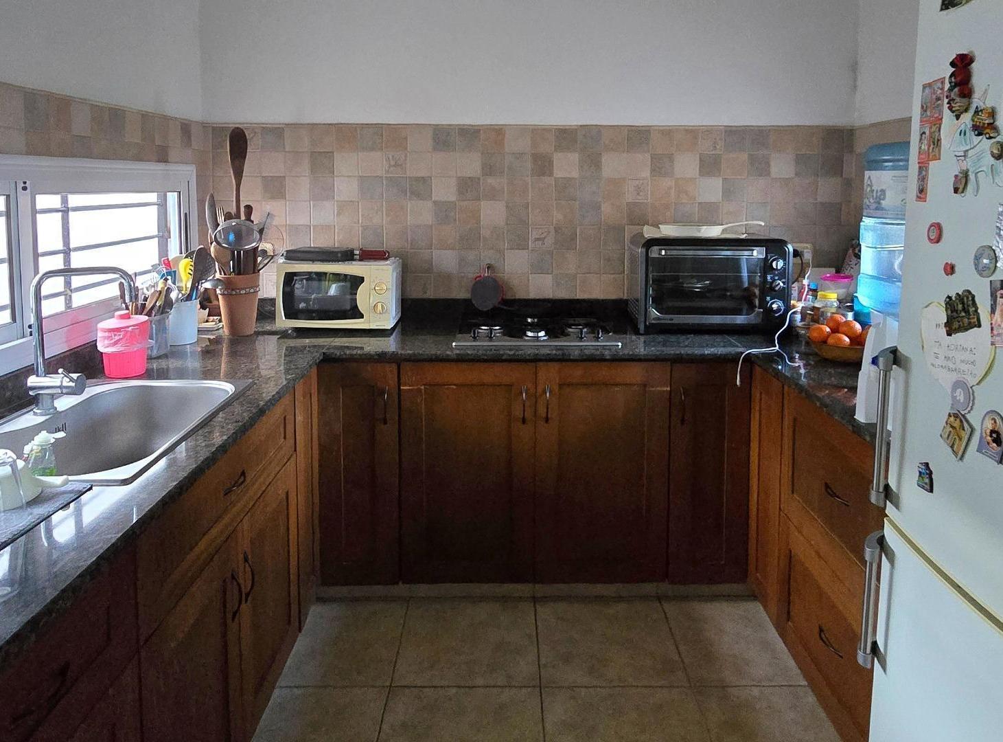 Foto de Casa en venta sobre calle Balcarce en Marcos Paz, imagen 2