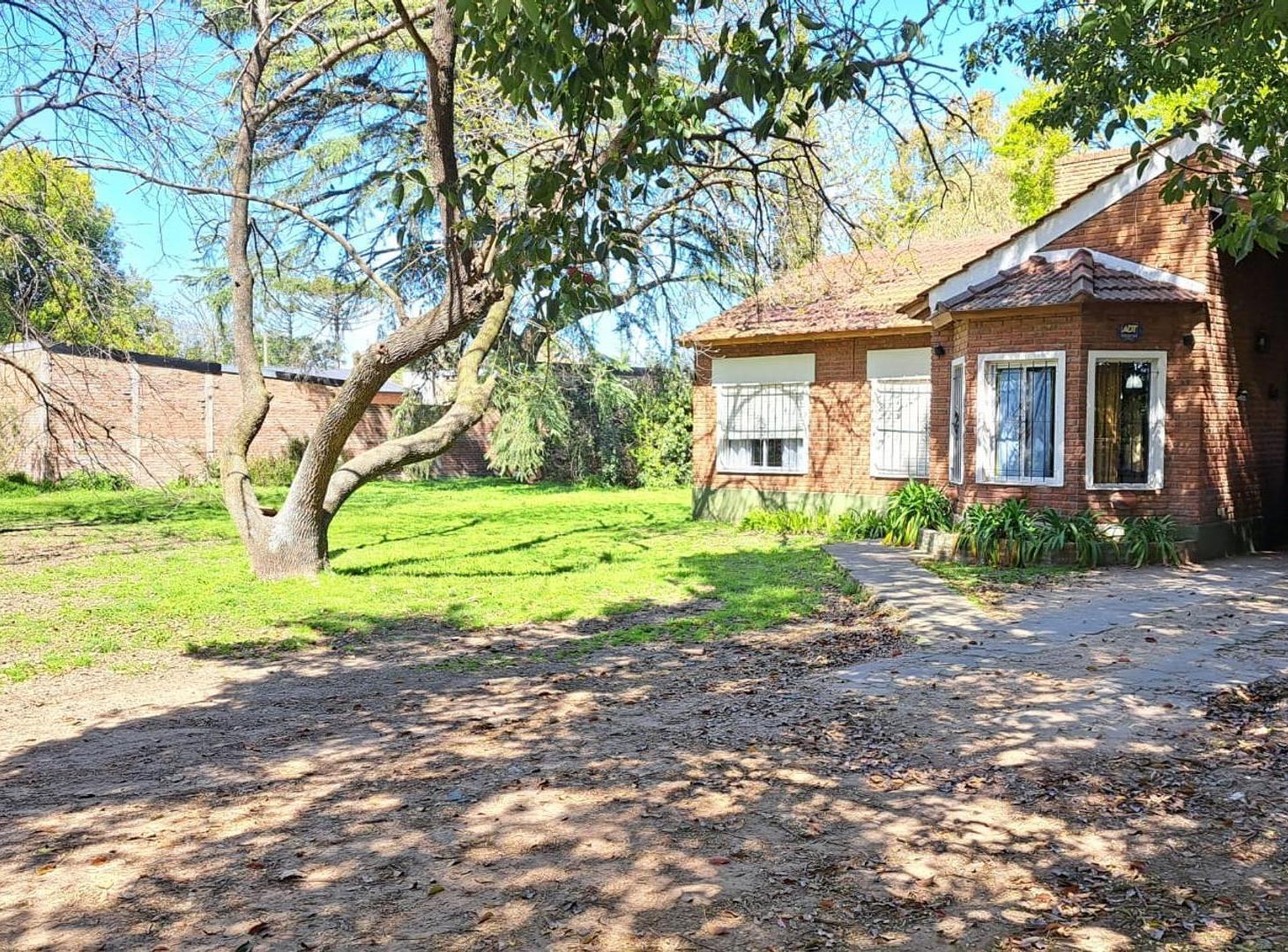 Foto de Casaquinta en venta sobre gran lote de 2196m² arbolado, imagen 3