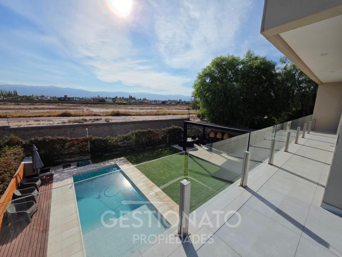 Casa de Categoría en Venta 1