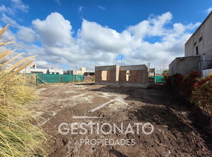 CASA EN OBRA EN B° PRIVADO ARENAS COUNTRY GUAYMALLÉN 2