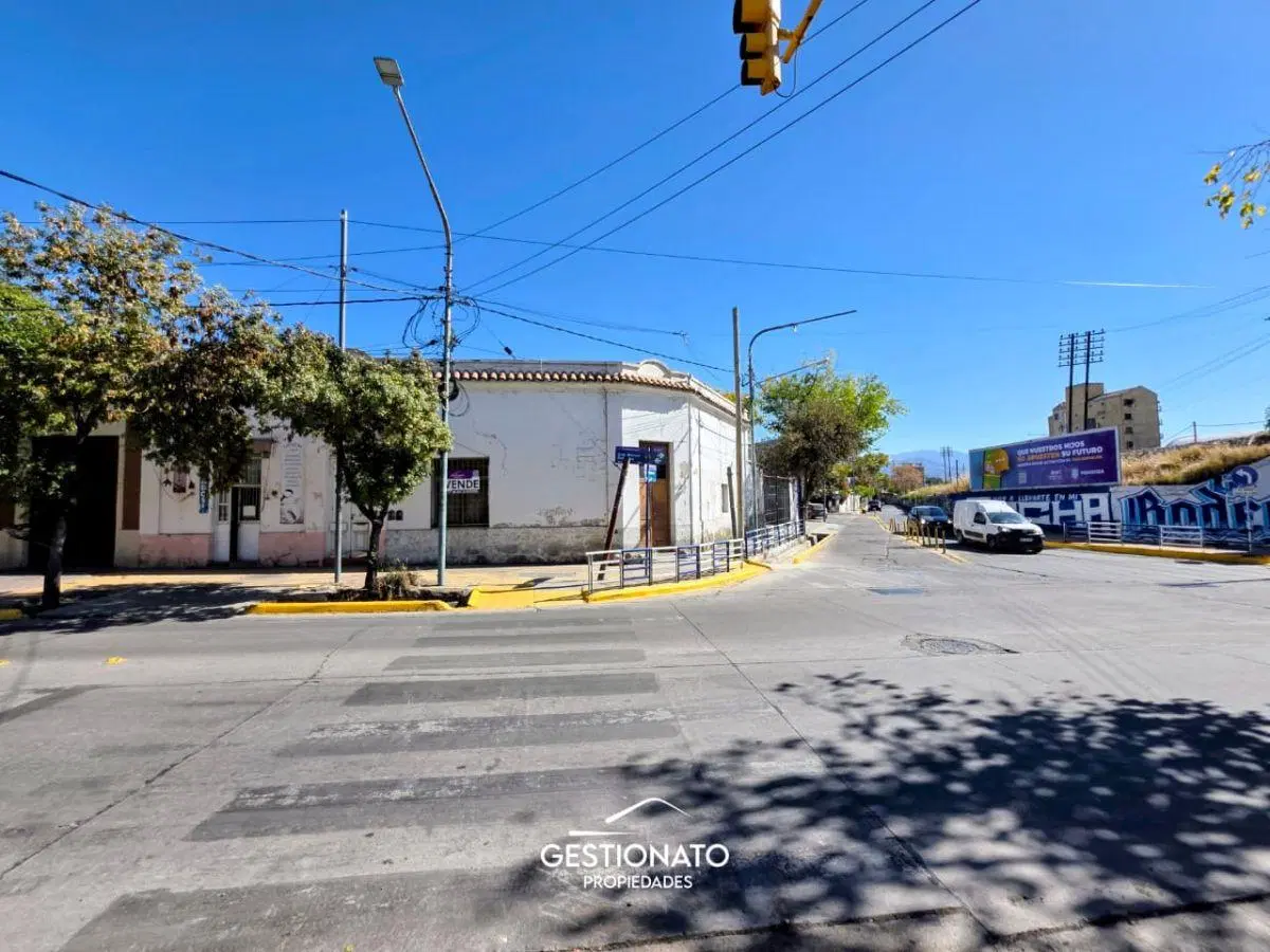 VENTA DE CASA MIXTA VALOR TERRENO - GODOY CRUZ 2