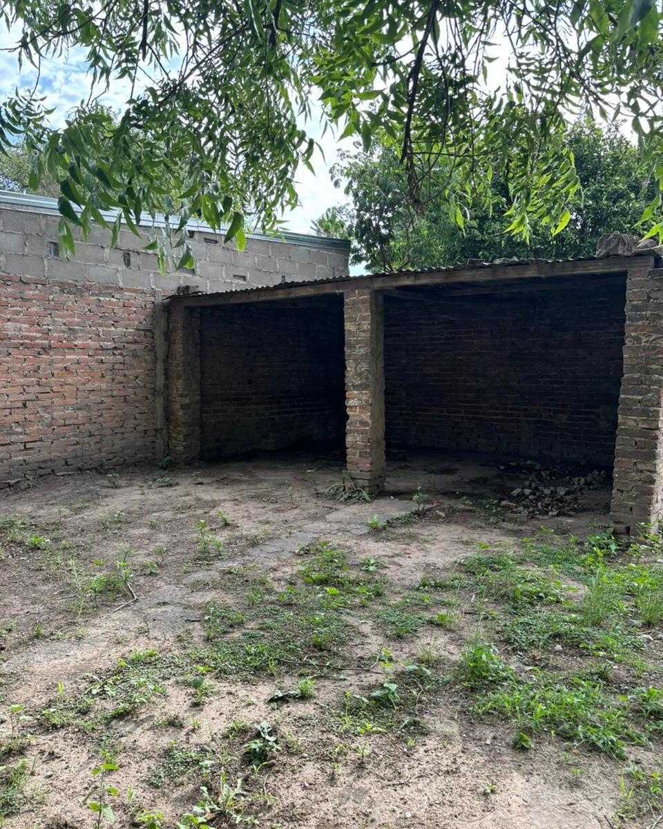 Casa a Refaccionar de 3 Dorm. con Gran Terreno en Sauce Viejo 4