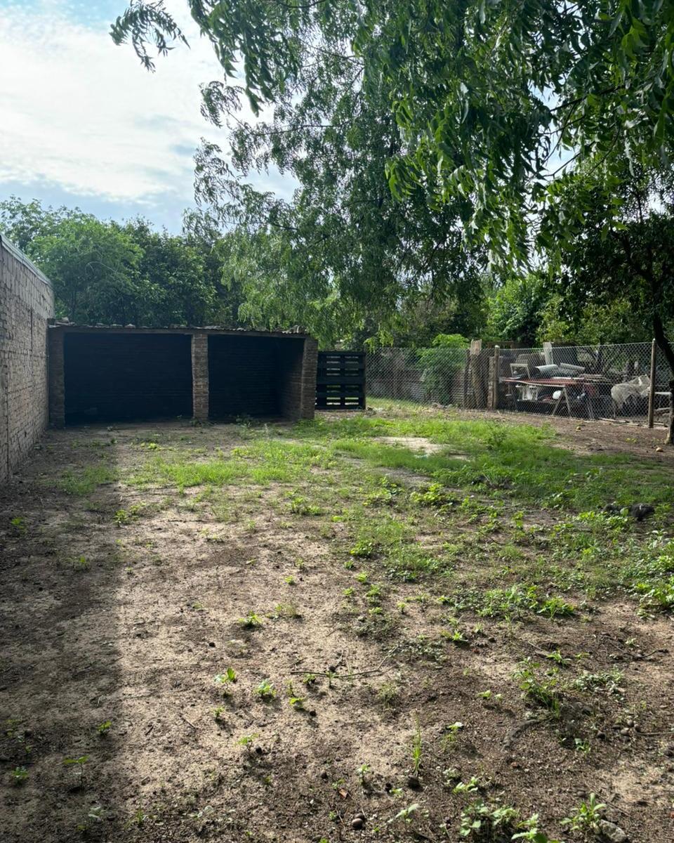 Casa a Refaccionar de 3 Dorm. con Gran Terreno en Sauce Viejo 1