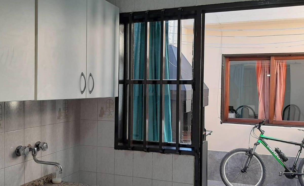 Casa Interna Venta a Una Cuadra Paso de Los Andes por Laprida 1