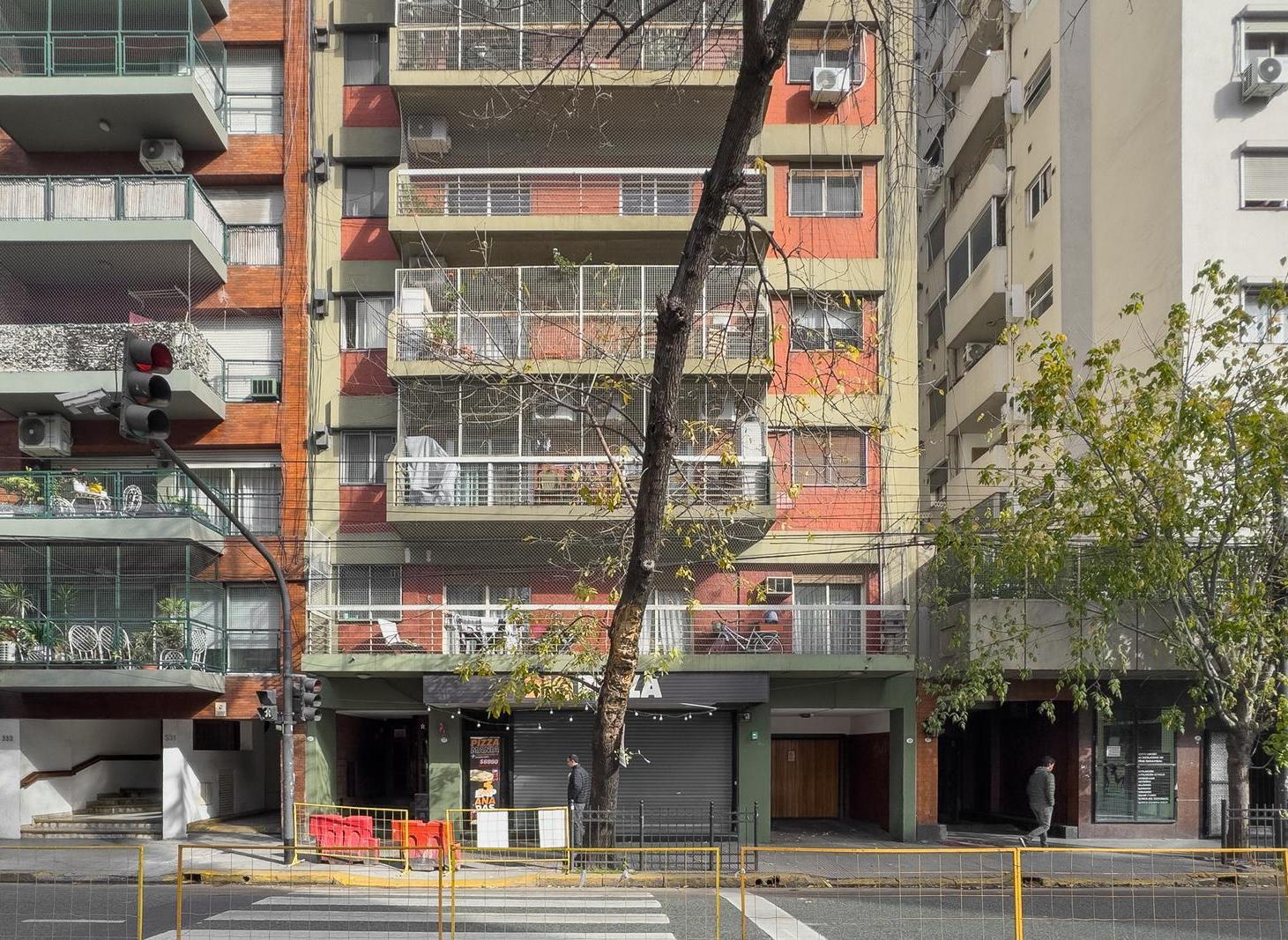 Departamento de 3 ambientes con cochera en Caballito