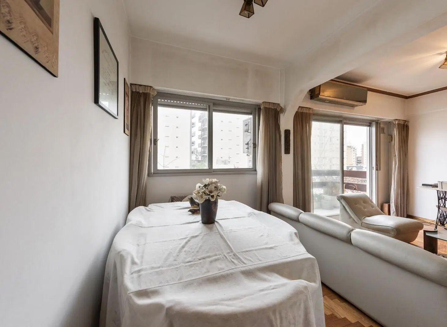 Venta de Departamento 3 ambientes con dependencia y cochera. 4