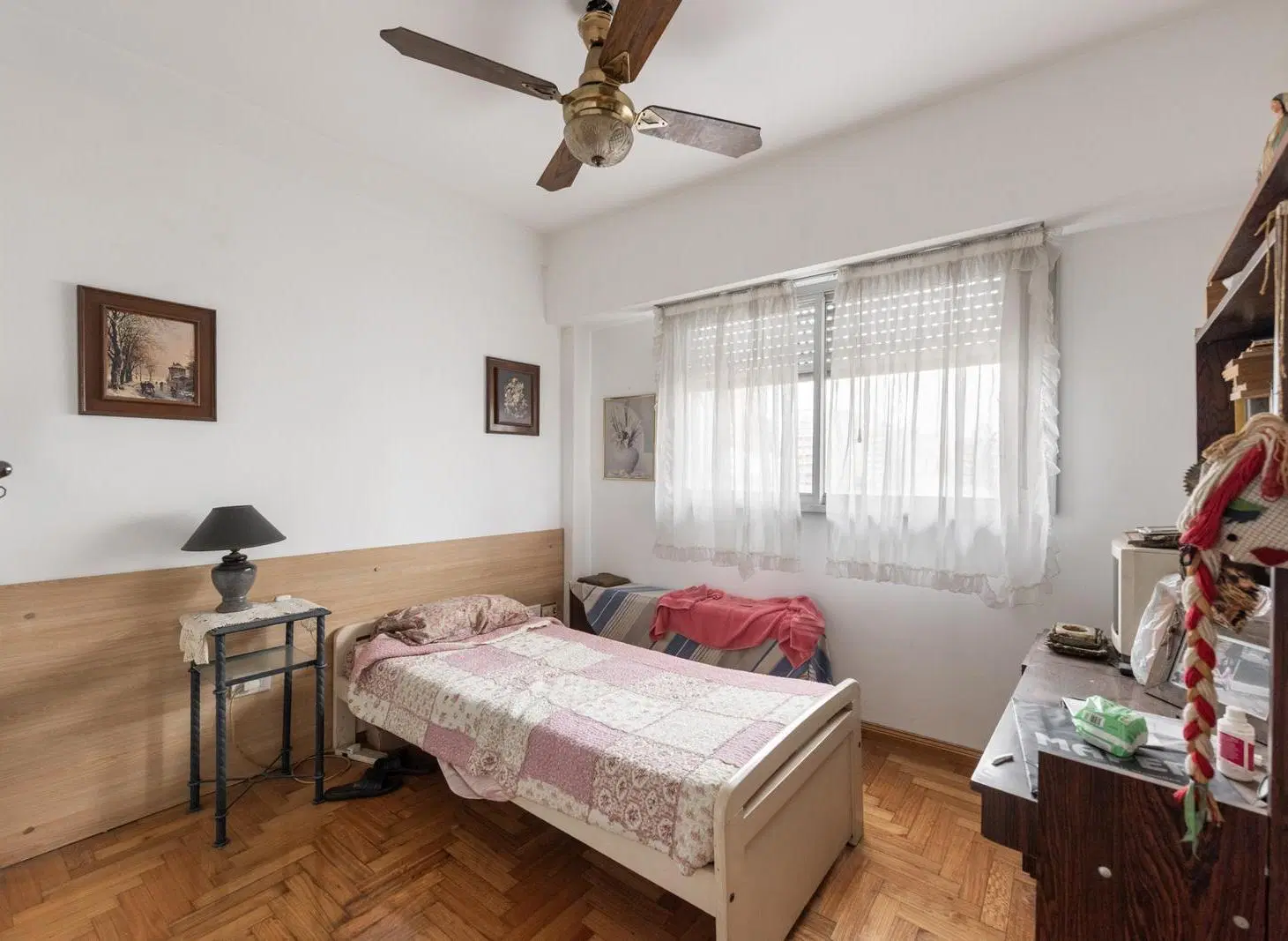 Venta de Departamento 3 ambientes con dependencia y cochera. 3