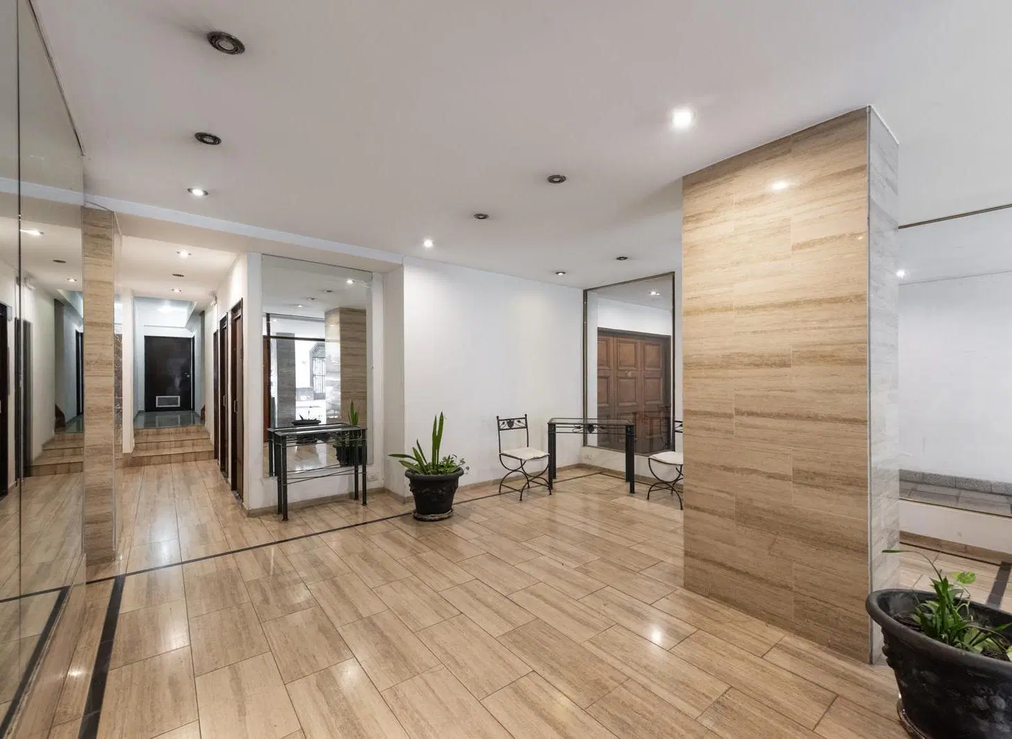Venta de Departamento 3 ambientes con dependencia y cochera. 2