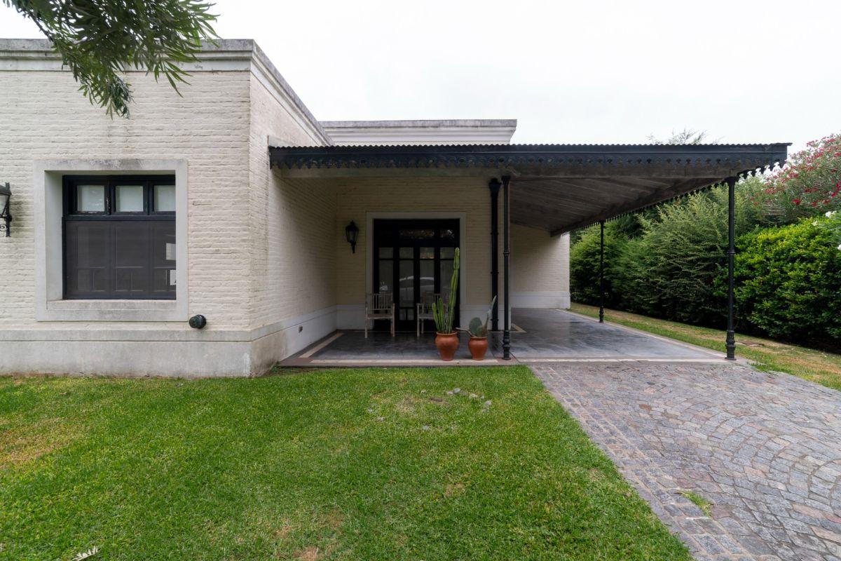 Foto de Hermosa Casa en venta estilo campo con vista abierta. Club de Campo La, imagen 1
