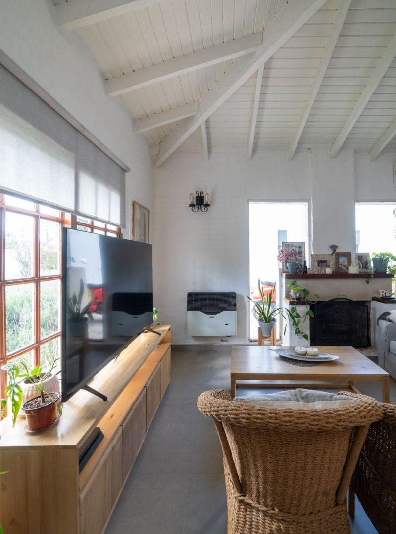 Foto de Casa en Venta buena estructura y distribución. Hermoso lote. Club de, imagen 3