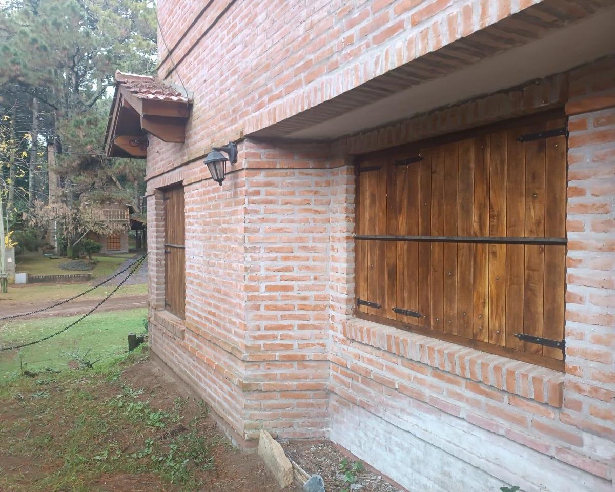 Hermosa Casa en Costa del Este - 5 Ambientes - Parque y Parrilla 5
