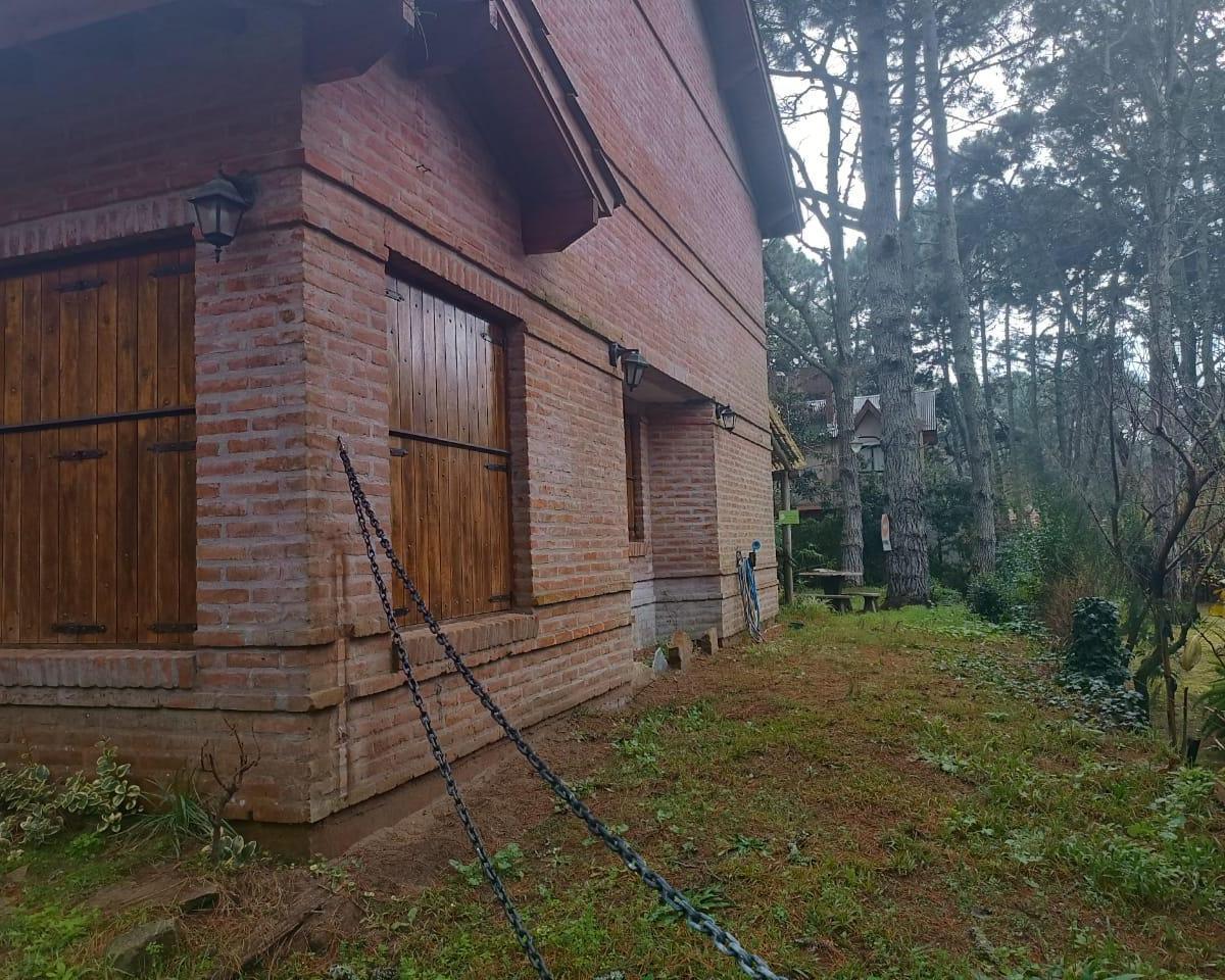 Hermosa Casa en Costa del Este - 5 Ambientes - Parque y Parrilla 2
